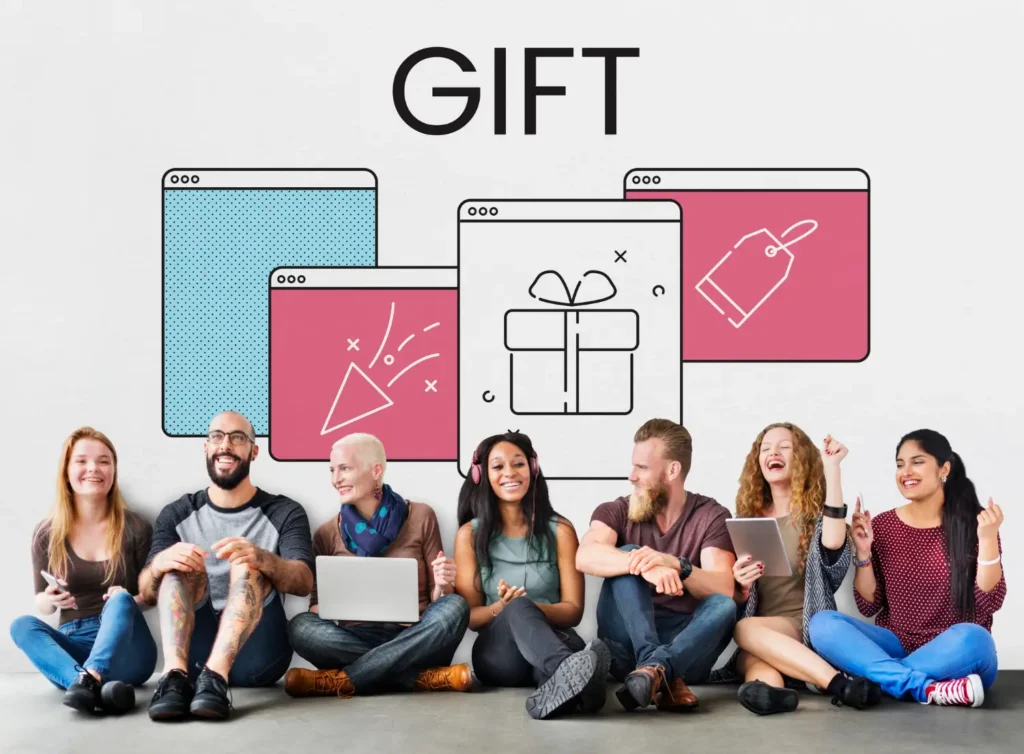 Ilustração com grupo de pessoas em frente a telas de computador com ícones de cupom e presente, ao fundo o texto “GIFT”, sugerindo como funciona um site de cupons e ofertas coletivas